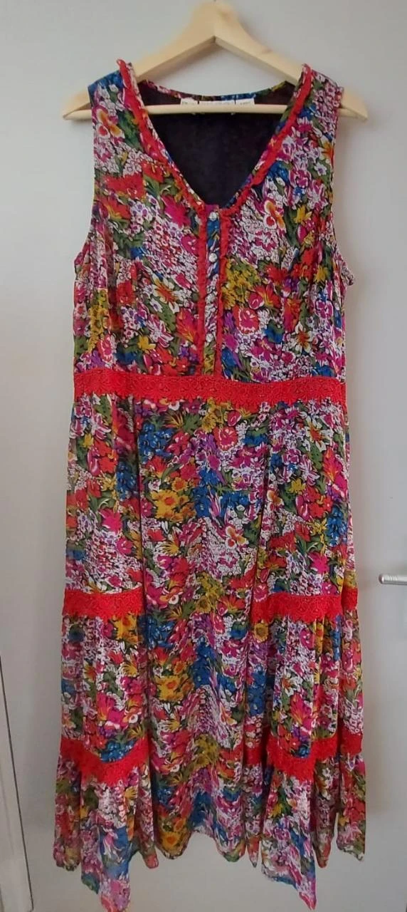 Kleurrijke zomerjurk met bloemenprint - Amy Vermont, maat 46